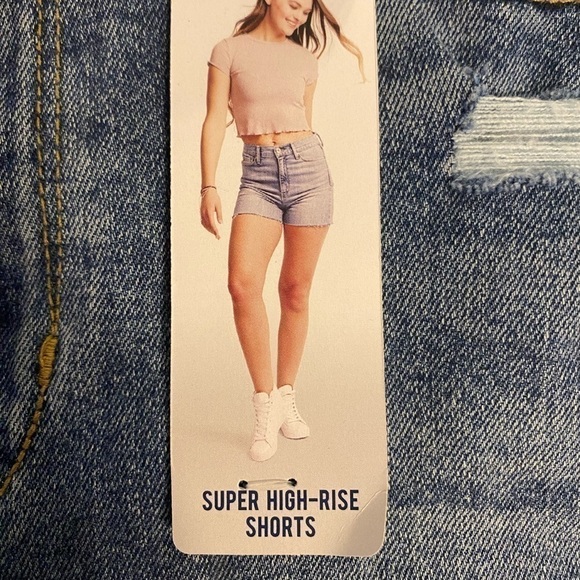 NWT Denizen distressed 5 pocket high waisted Levi jean shorts juniors size 3 - Picture 4 of 6